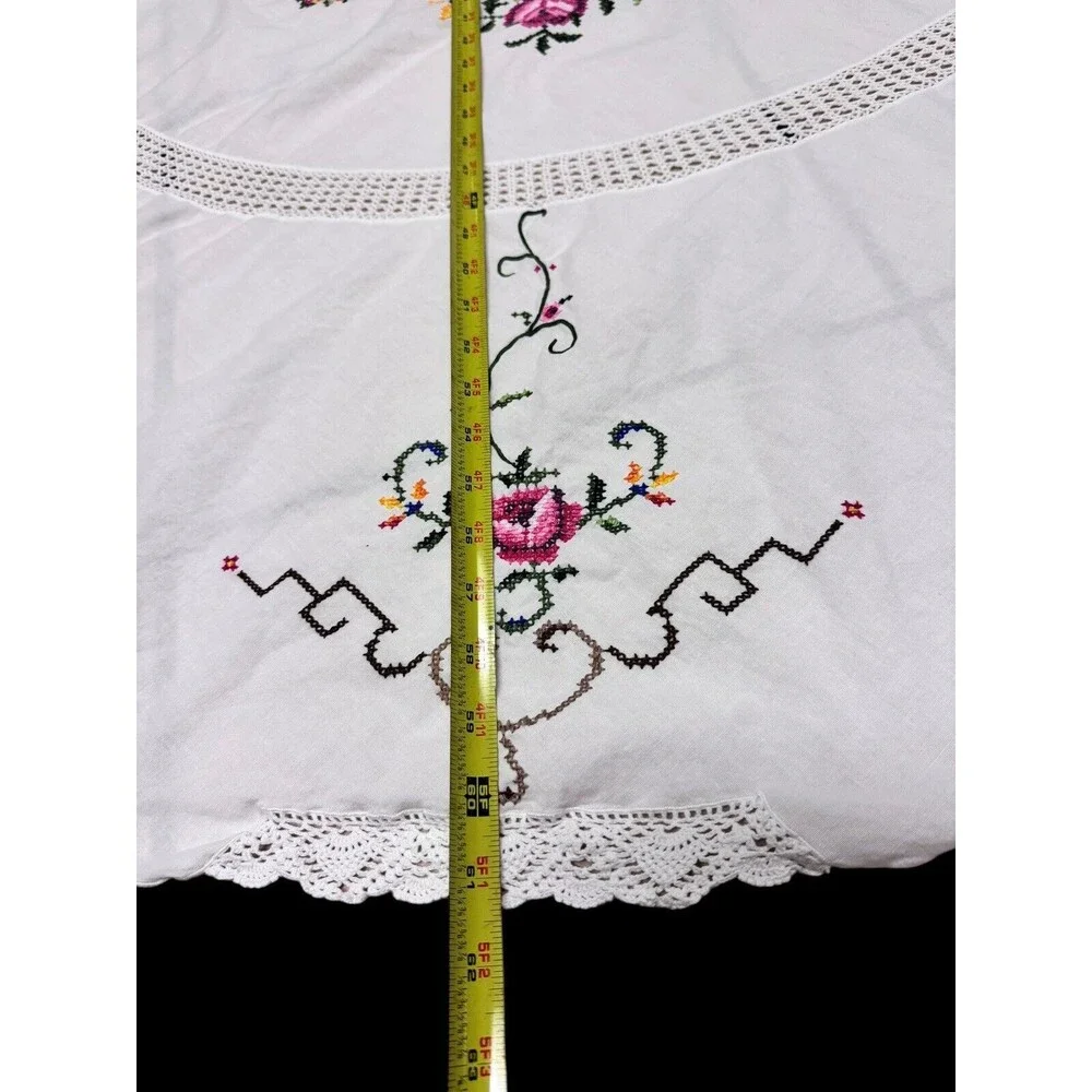 Vtg Linen Round Tablecloth White Embroidered Pink Flowers Cottage 61” Cottage